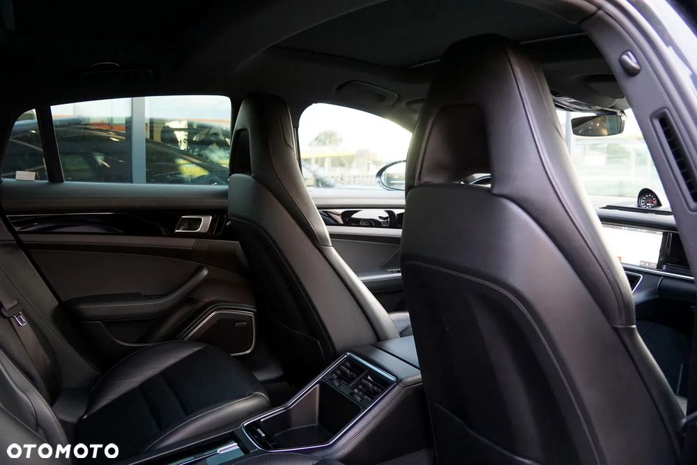 Porsche Panamera 4 - 24