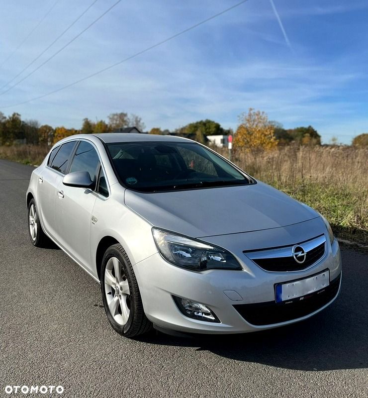 Opel Astra 1.6 Turbo Sport - 1