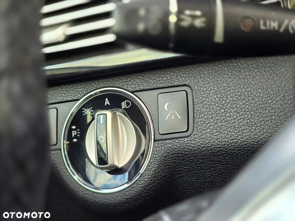 Mercedes-Benz Klasa E 350 CDI DPF BlueEFFICIENCY 7G-TRONIC Avantgarde - 37