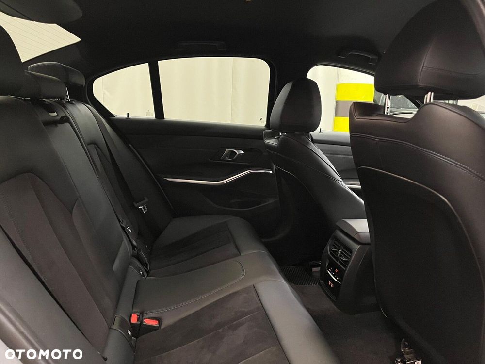 BMW Seria 3 320d xDrive mHEV M Sport sport - 12