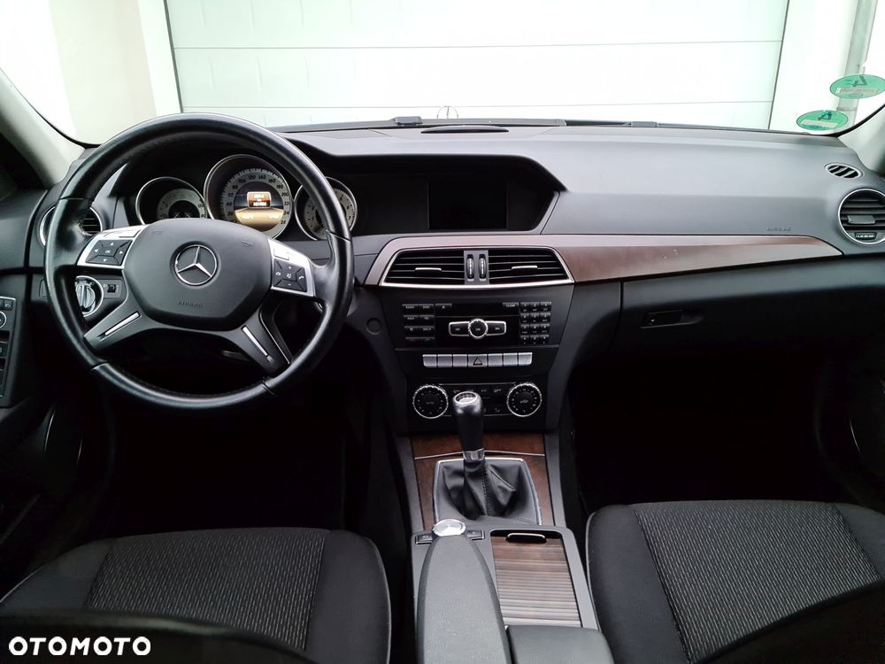 Mercedes-Benz Klasa C 180 K BlueEff Classic - 32