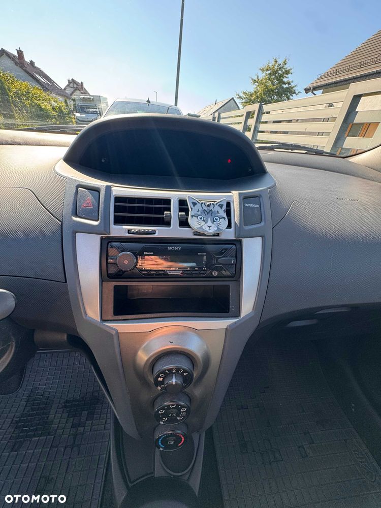 Toyota Yaris - 4