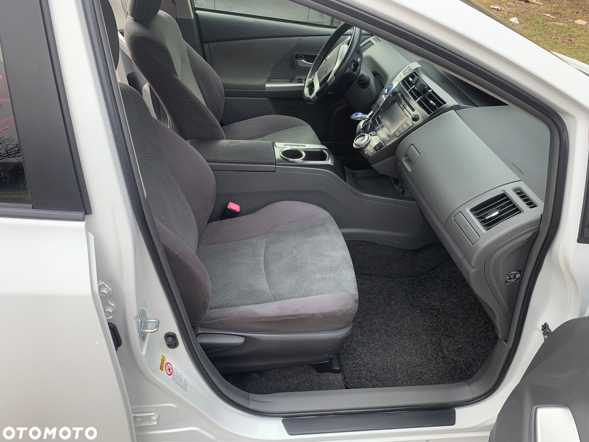 Toyota Prius+ (Hybrid) - 17