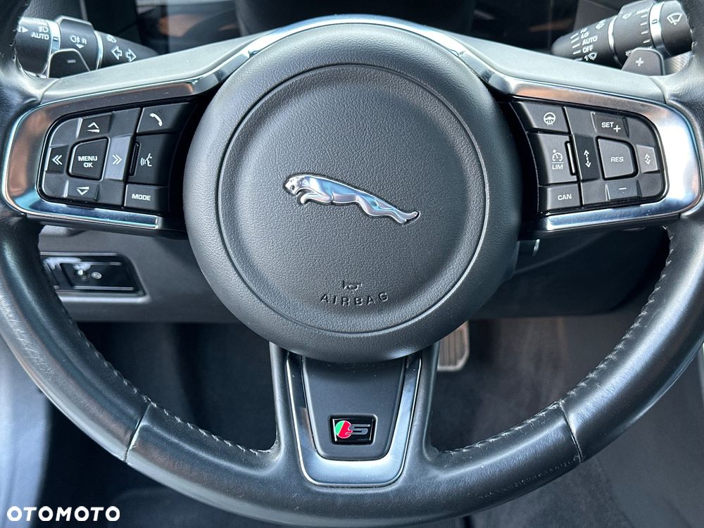 Jaguar XF S AWD - 33