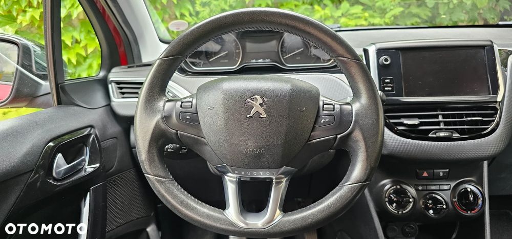 Peugeot 208 1.2 PureTech Allure - 28
