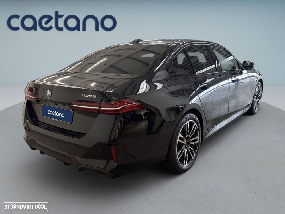 BMW 530 e Pack Desportivo M - 7