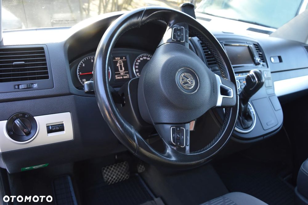 Volkswagen Multivan - 22