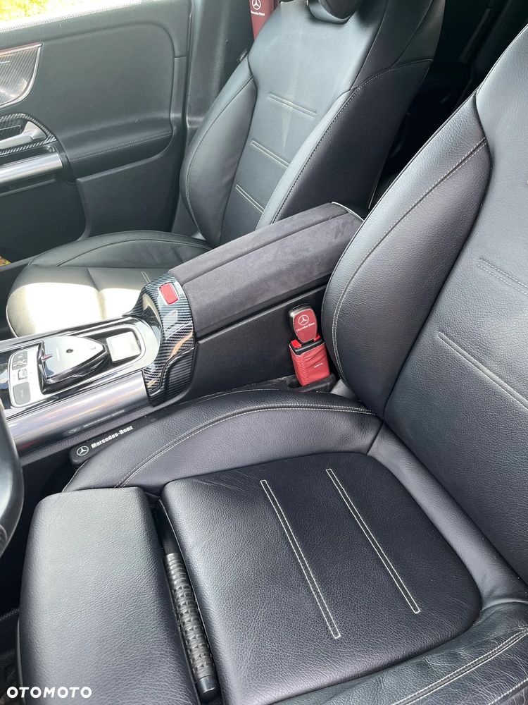 Mercedes-Benz GLA 250 4-Matic AMG Line - 12