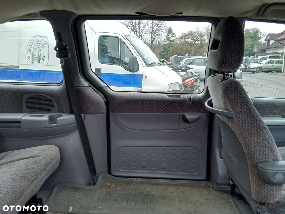 Chrysler Voyager / Town & Country (95-00r.) 2.4 B 149KM. Silnik EDZ Skrzynia DD3 lakier PAW/VAW/QAW - Dark Slate Pearl.Cały na części. GWARANCJA !!!  Przód Tył Zestaw Komplet Drzwi Klapa Zderzak Błotnik Maska Grill Atrapa Szyba Pas Lampa Lusterko Boczki Fotel Kanapa Kokpit Deska Rozdzielcza Przełącznik Włącznik Sterownik Przewody Wiązka Instalacja Moduł Komputer Czujnik Listwa Pompa Alternator Wtryski Głowica Rozrusznik Kompresor Sprzęgło Dwumas Silnik Skrzynia ABS Klimatyzacji Paliwa Wspomagania Kolektor Turbina Przepustnica Zawór Chłodnica Koło Hak Belka Sanki Zawieszenie Mcpherson Półoś Amortyzator Wydech Tłumik Zacisk Most - 10