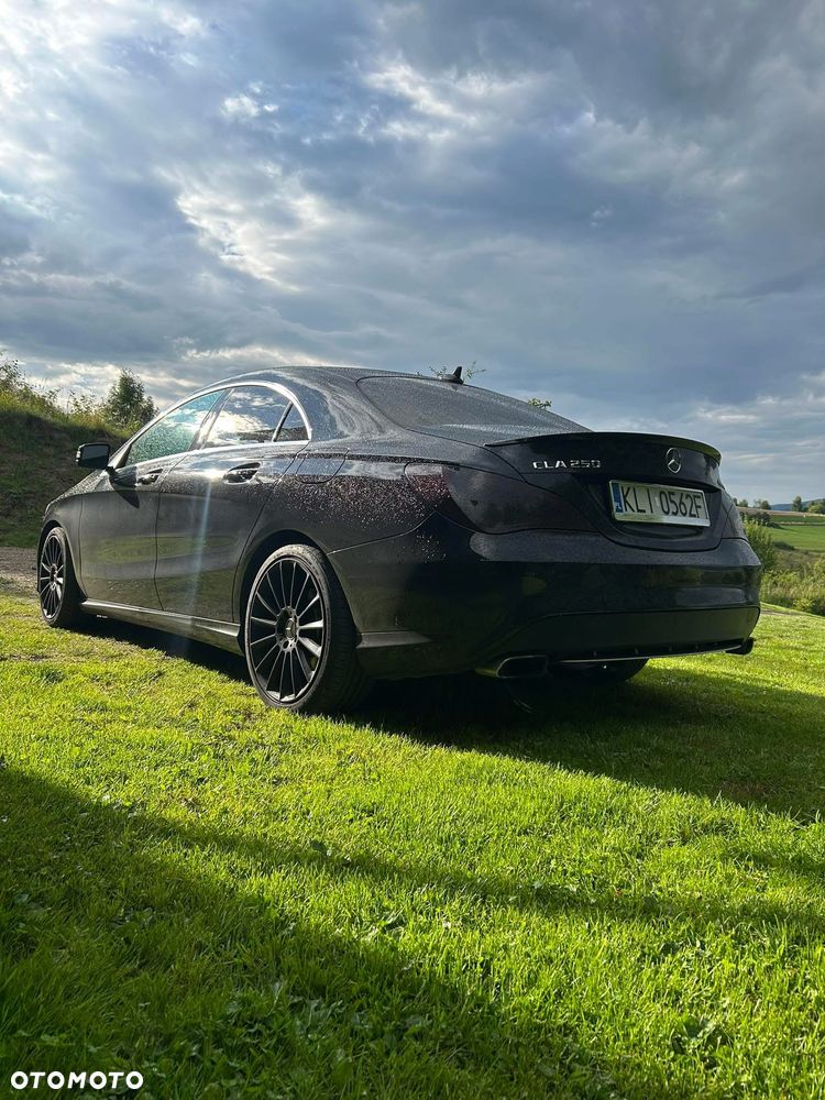 Mercedes-Benz CLA 250 4Matic 7G-DCT - 22