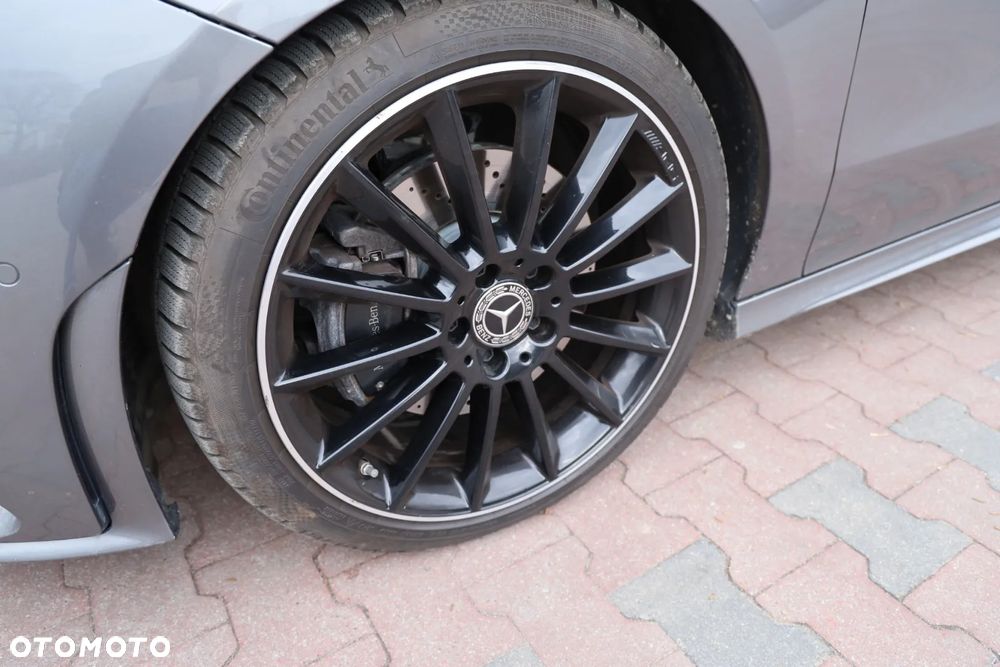 Mercedes-Benz CLA 220 4-Matic AMG Line 7G-DCT - 32