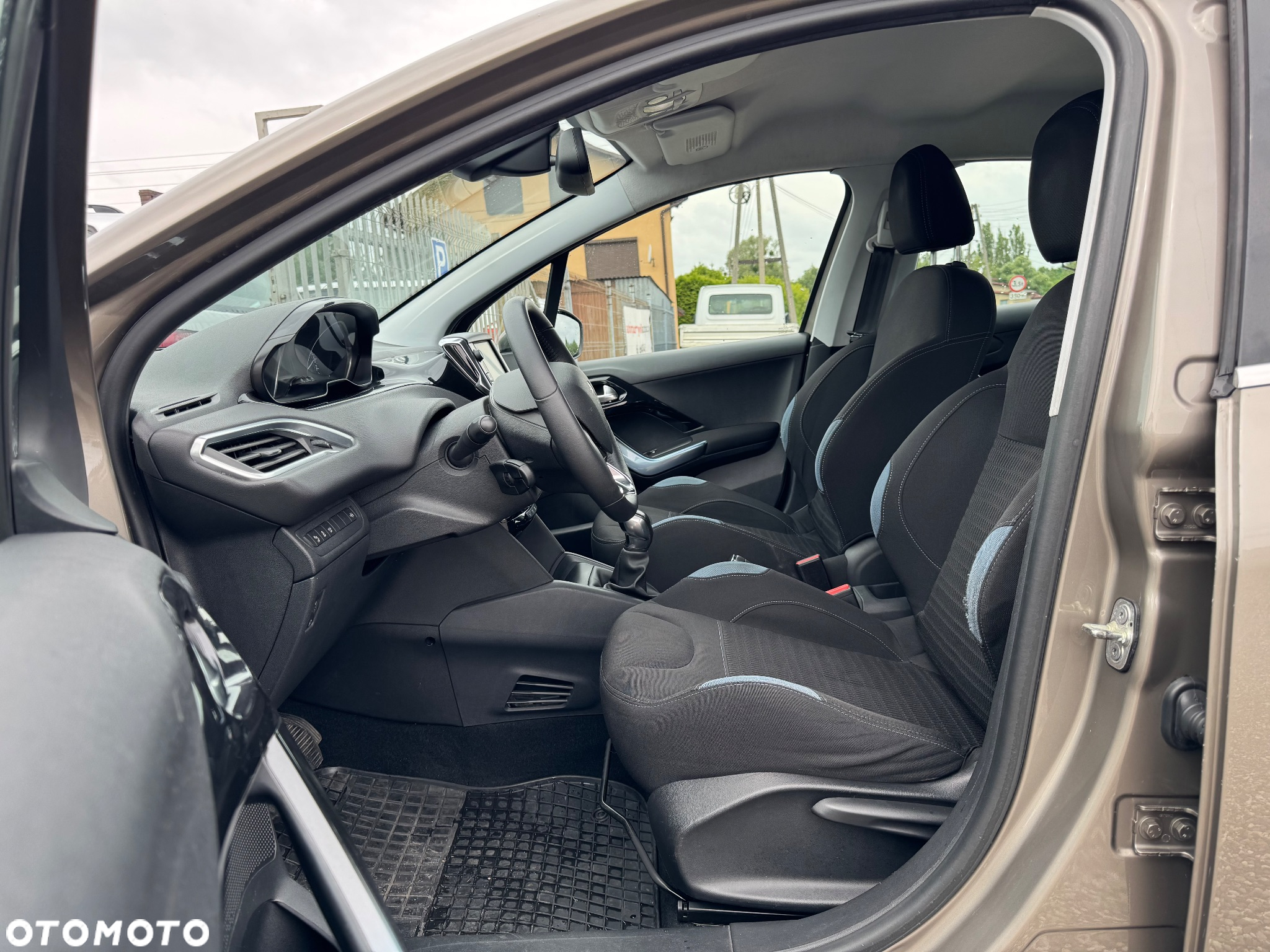 Peugeot 208 - 7