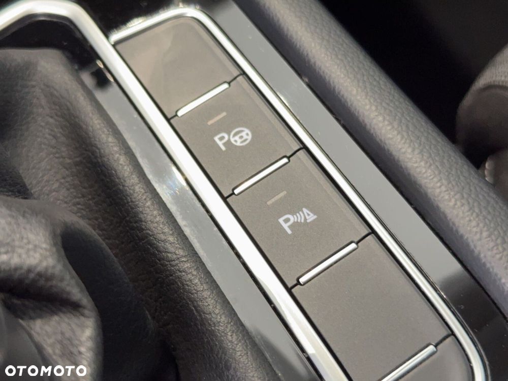 Volkswagen Passat Variant 2.0 TSI Business DSG - 39