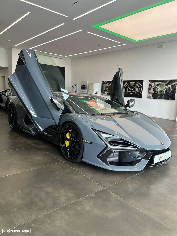 Lamborghini Revuelto - 24