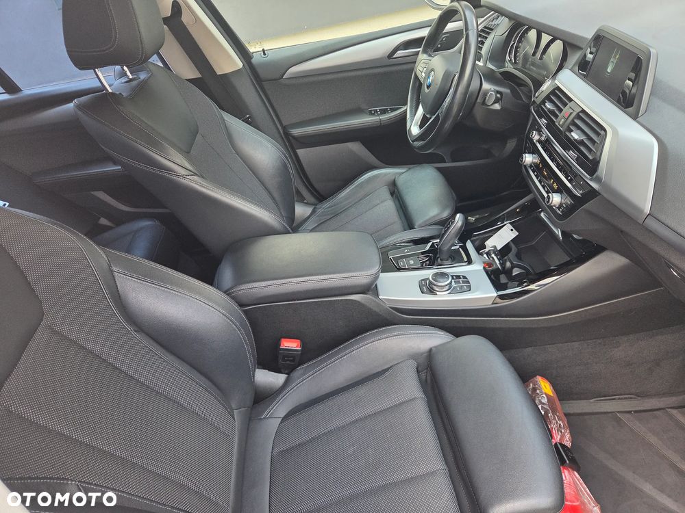 BMW X3 sDrive18d - 13
