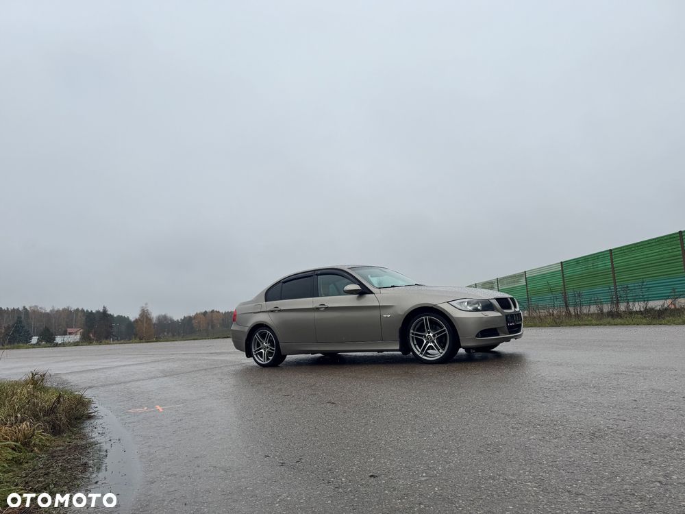BMW Seria 3 320i Edition Sport - 32