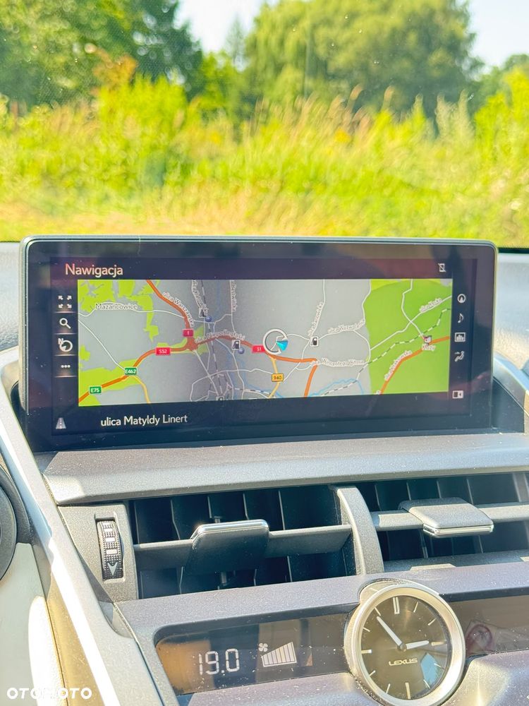 Lexus NX 300h Prestige AWD - 19