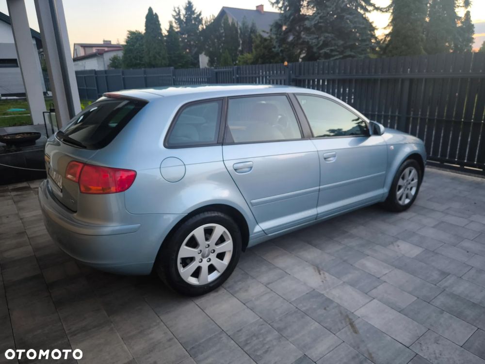 Audi A3 Sportback 1.6 FSI Ambiente - 4