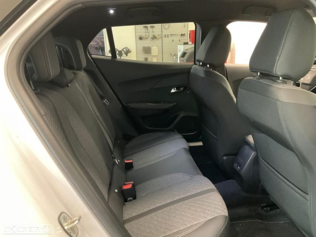 Peugeot 2008 1.2 PureTech Allure EAT8 - 5
