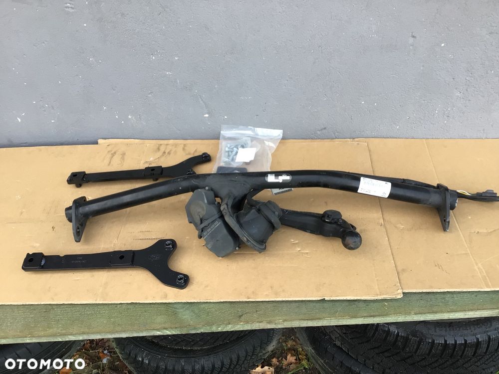 Hak holowniczy elektryczny Ford Focus Kombi MK4 - 1