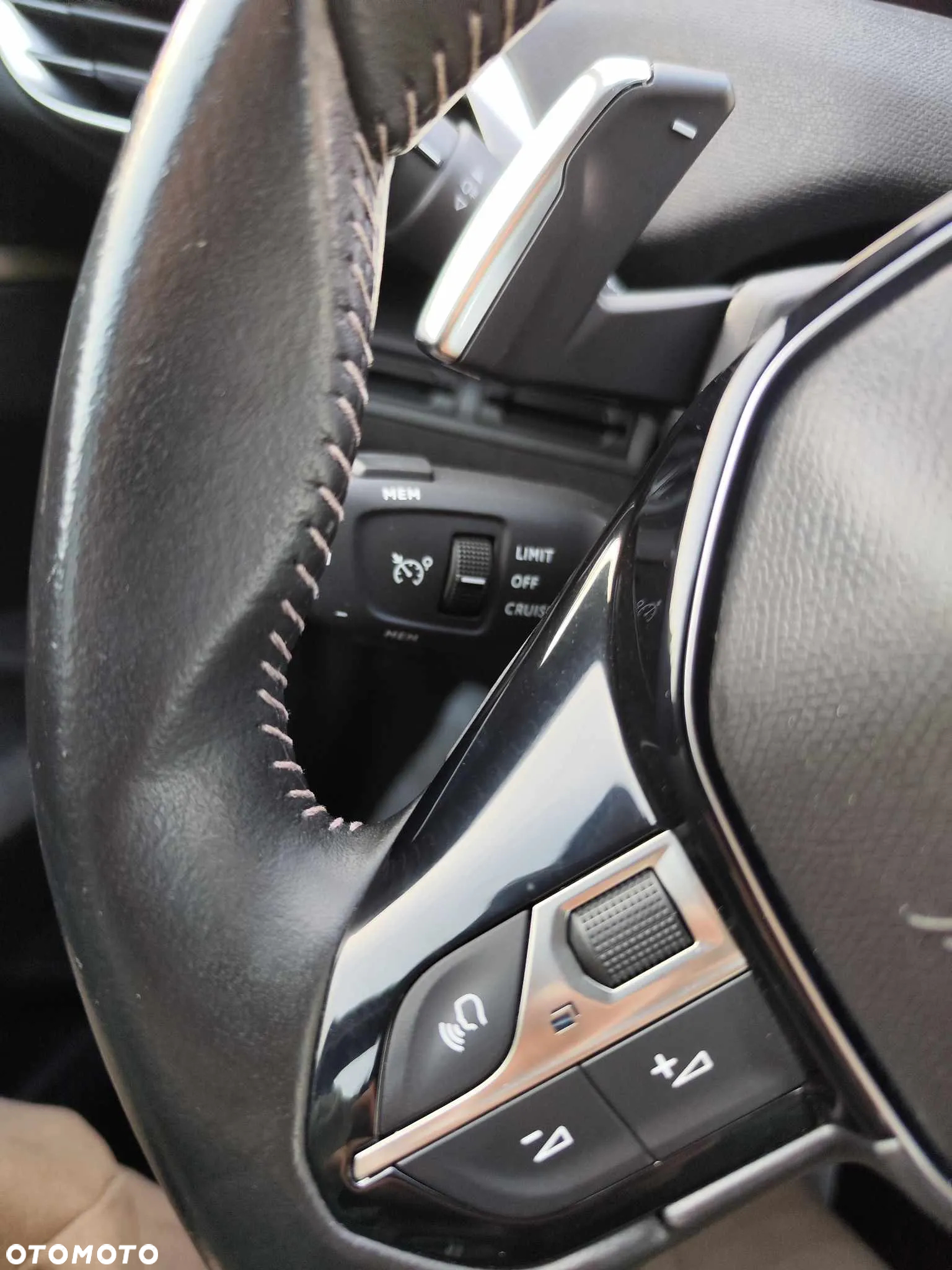 Peugeot 3008 1.5 BlueHDi Allure S&S EAT8 - 34