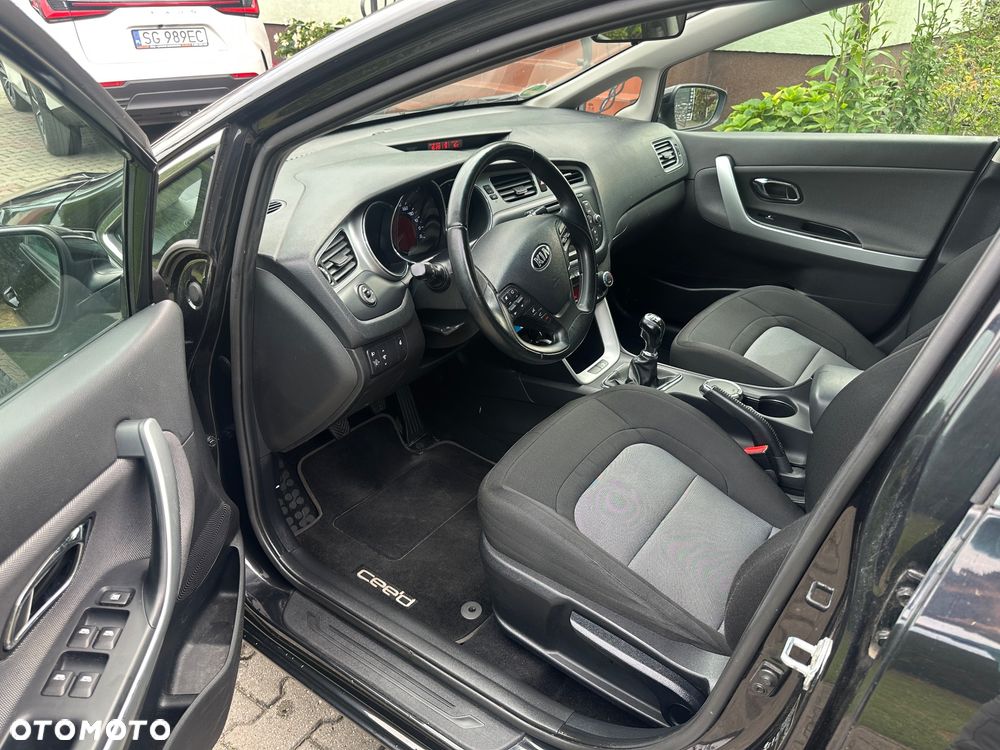 Kia Ceed 1.4 CVVT Dream-Team Edition - 13