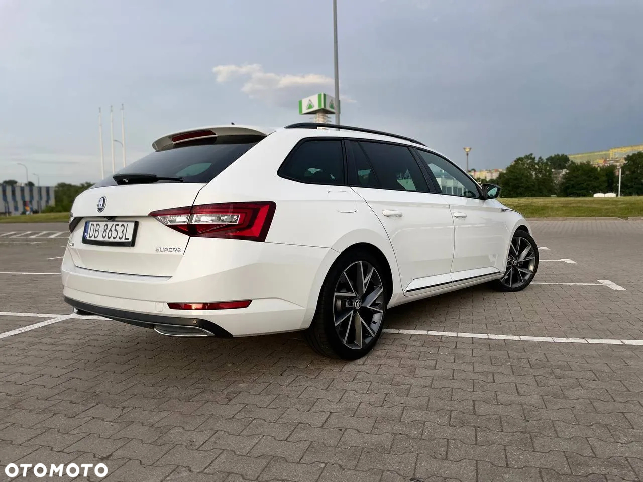 Skoda Superb Combi 2.0 TDI DSG Sportline - 5
