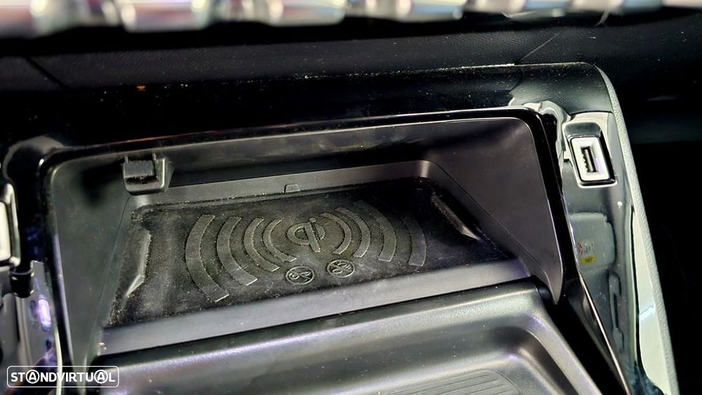 Peugeot e-2008 Allure - 16