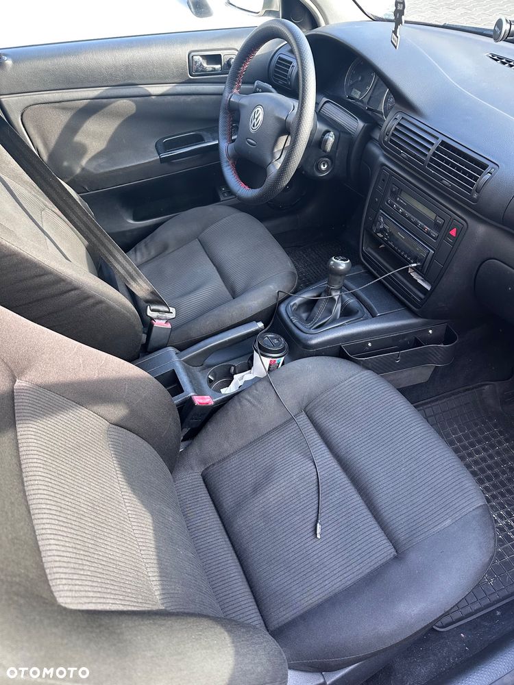 Volkswagen Passat 1.9 TDI Comfortline - 11