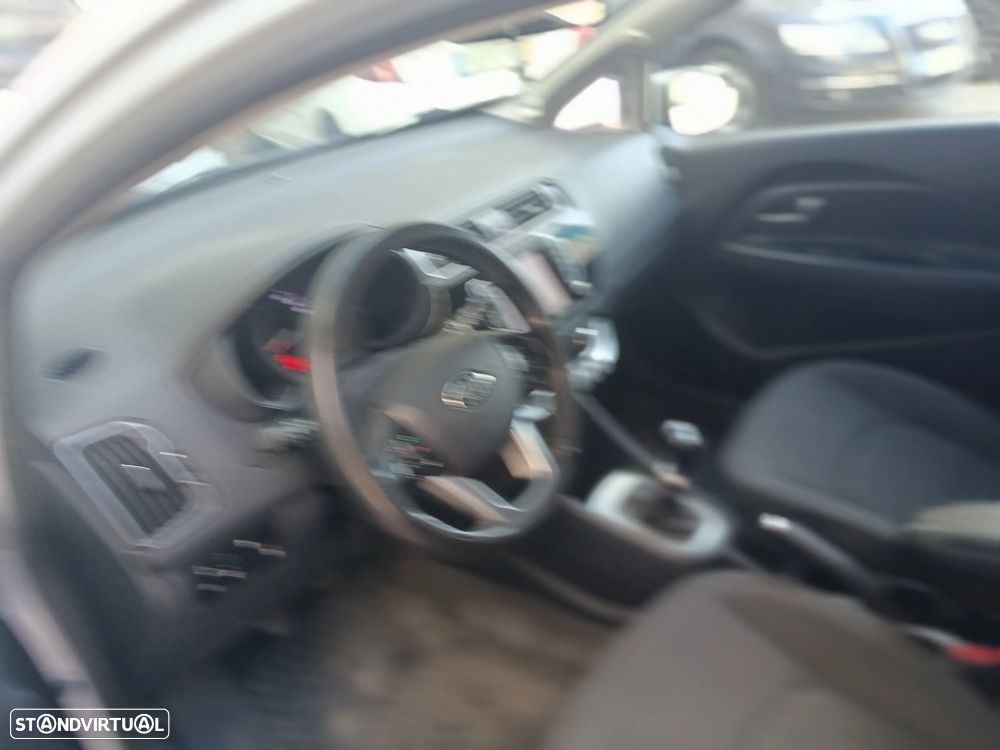 Kia Rio 1.1 CRDi TX AC+VE - 14