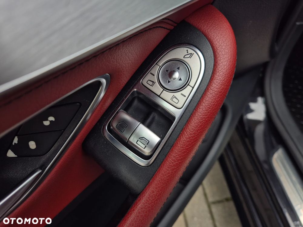 Mercedes-Benz Klasa C 300 9G-TRONIC - 14