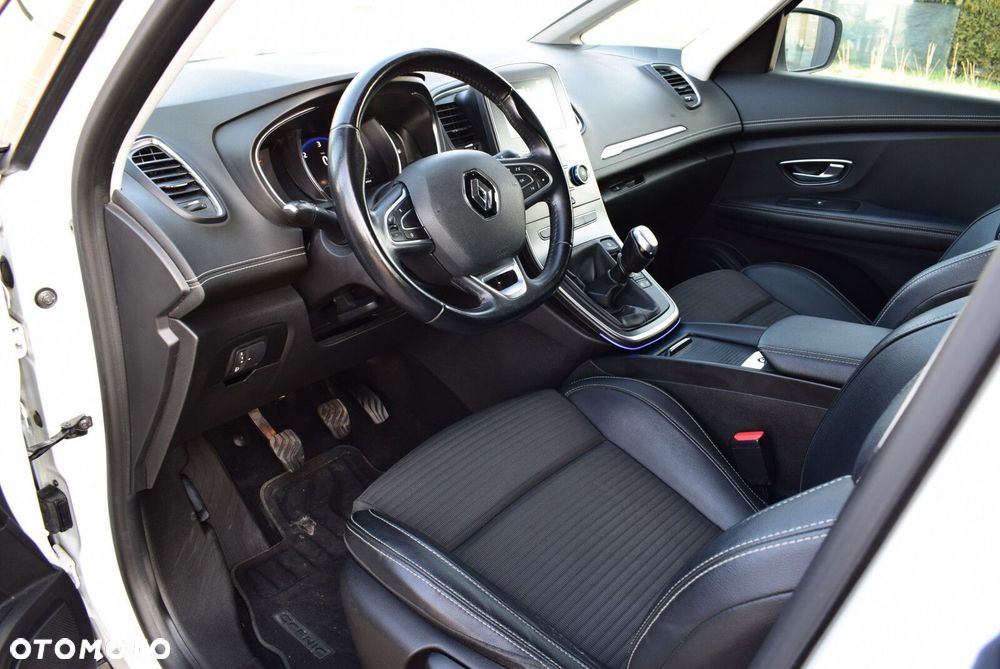 Renault Grand Scenic - 11