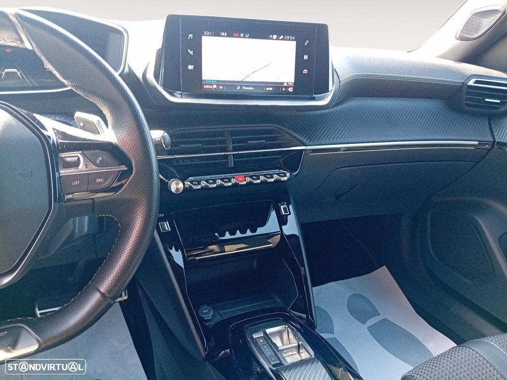 Peugeot 2008 1.5 BlueHDi GT EAT8 - 11