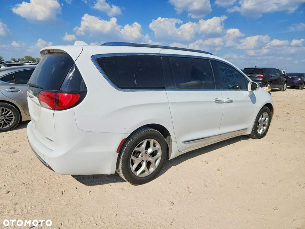 Chrysler Pacifica - 3