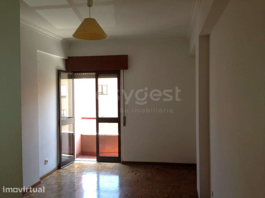 T2 com sótão e potencial para duplex | Excelente oportunidade de in... - Grande imagem: 5/13