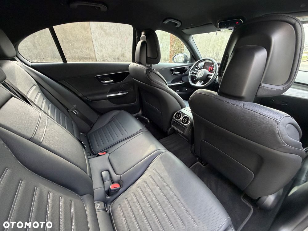 Mercedes-Benz Klasa C 200 9G-TRONIC AMG Line - 12