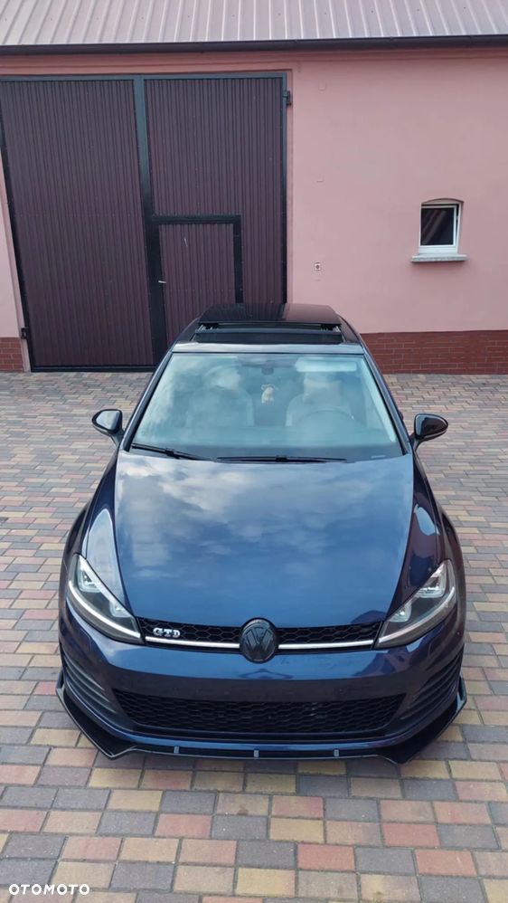 Volkswagen Golf - 2