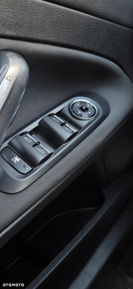 Ford Mondeo 2.0 TDCi Ghia - 23