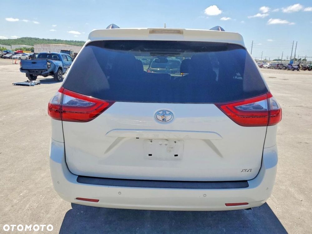 Toyota Sienna - 6