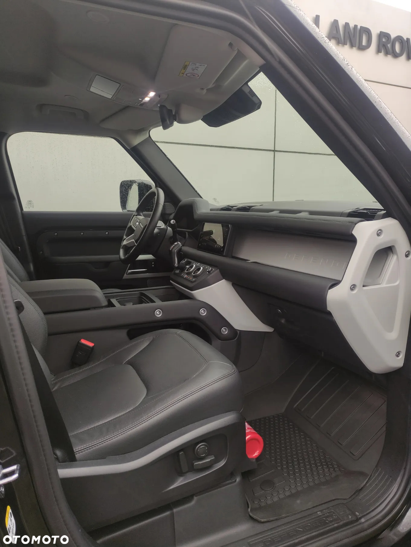 Land Rover Defender - 11