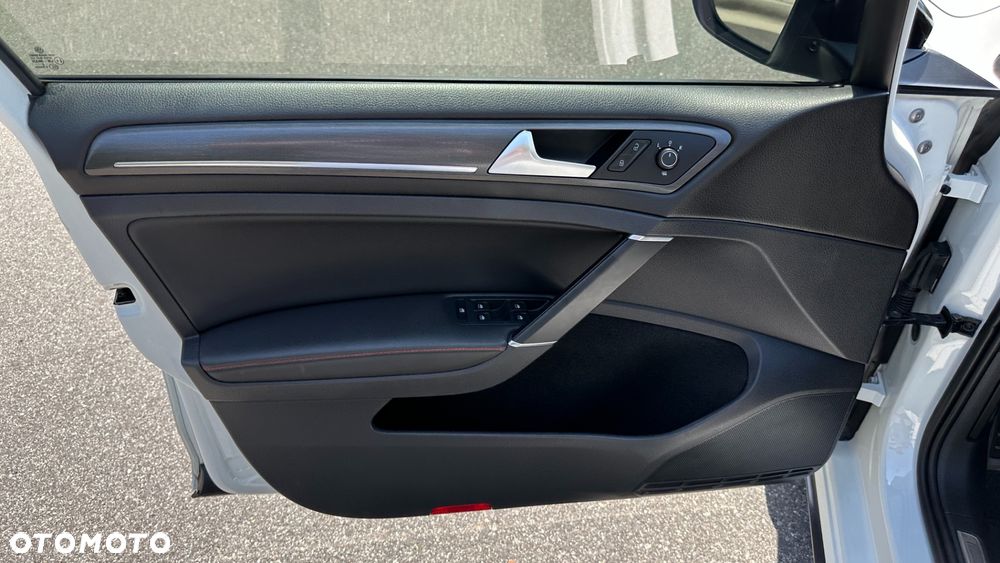 Volkswagen Golf - 12