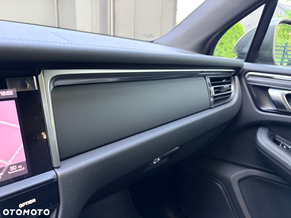 Porsche Macan T - 30