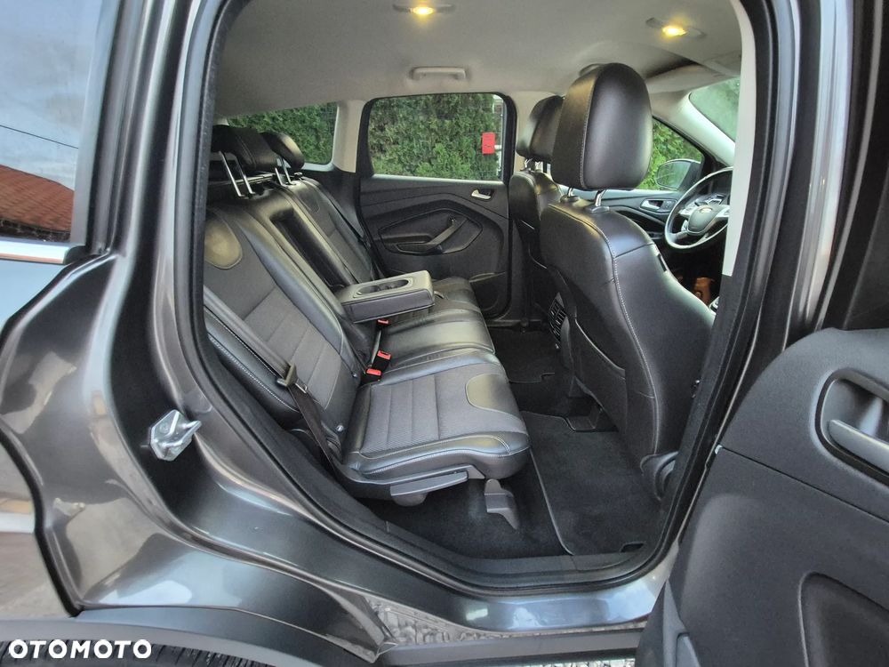 Ford Kuga 2.0 TDCi 2x4 Titanium - 36