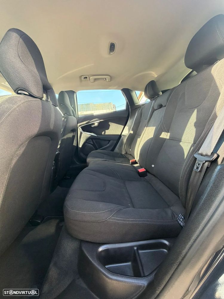 Volvo V40 D3 R Design - 13