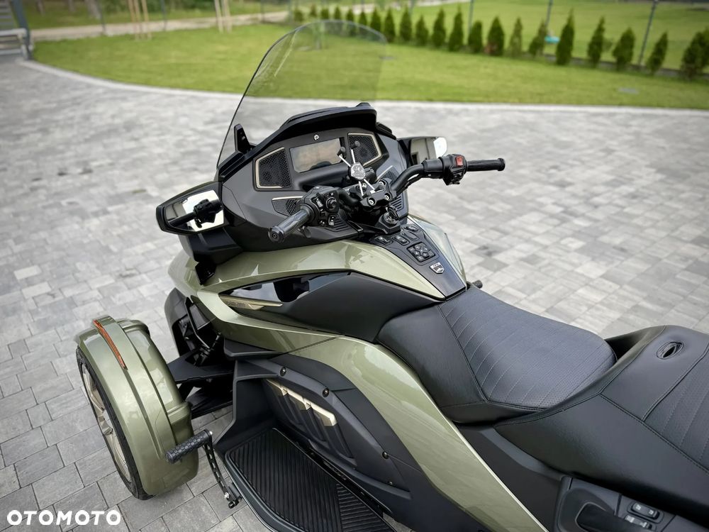 Can-Am Spyder - 22