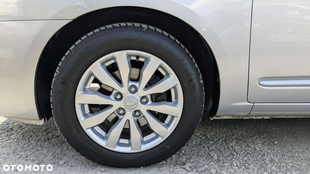 Kia Carens - 34
