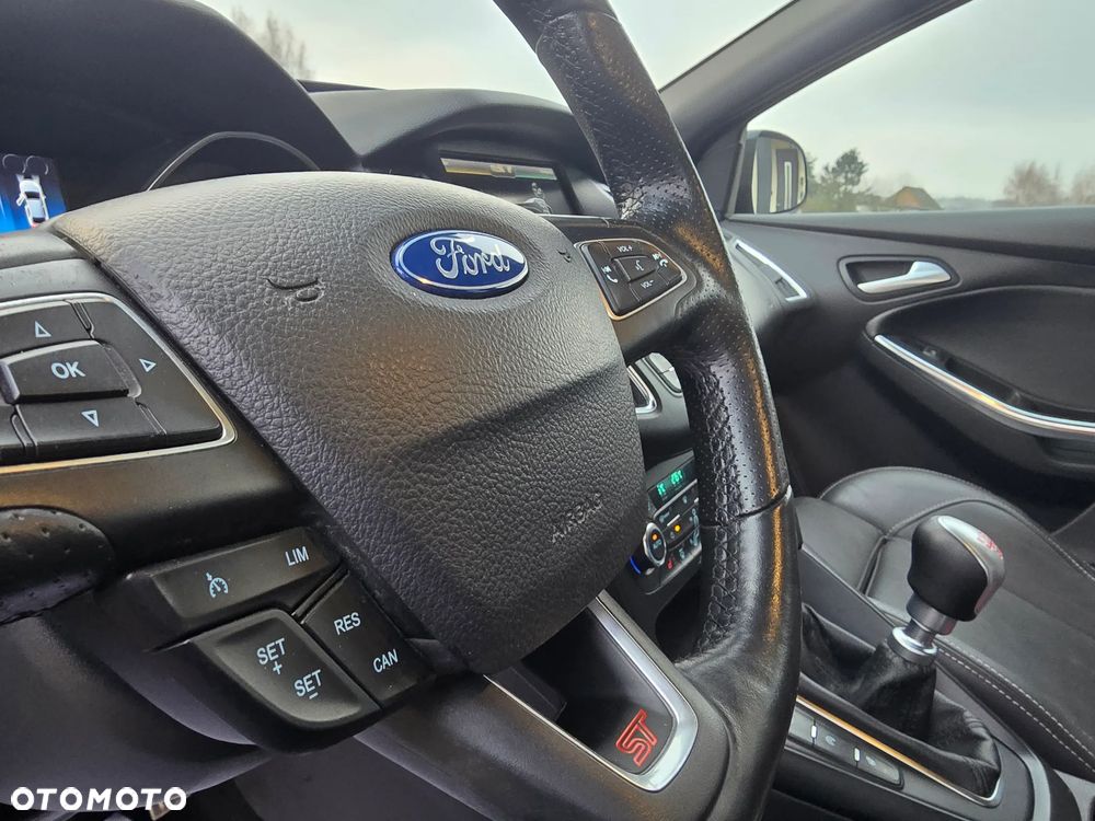 Ford Focus 2.0 EcoBoost ST mit Leder-Exclusiv-Paket - 9