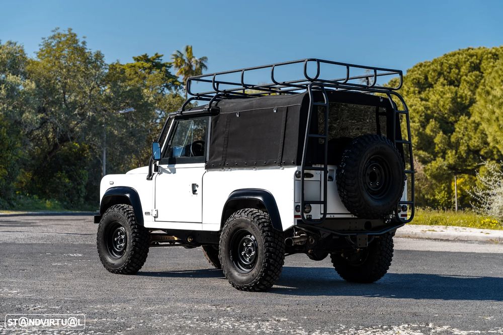 Land Rover Defender 90 S - 4