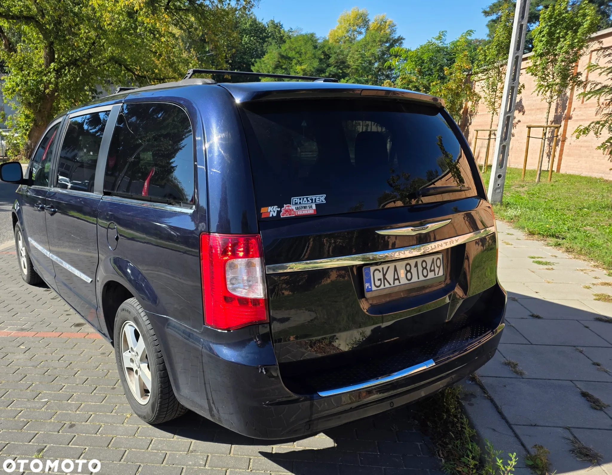 Chrysler Town & Country - 2