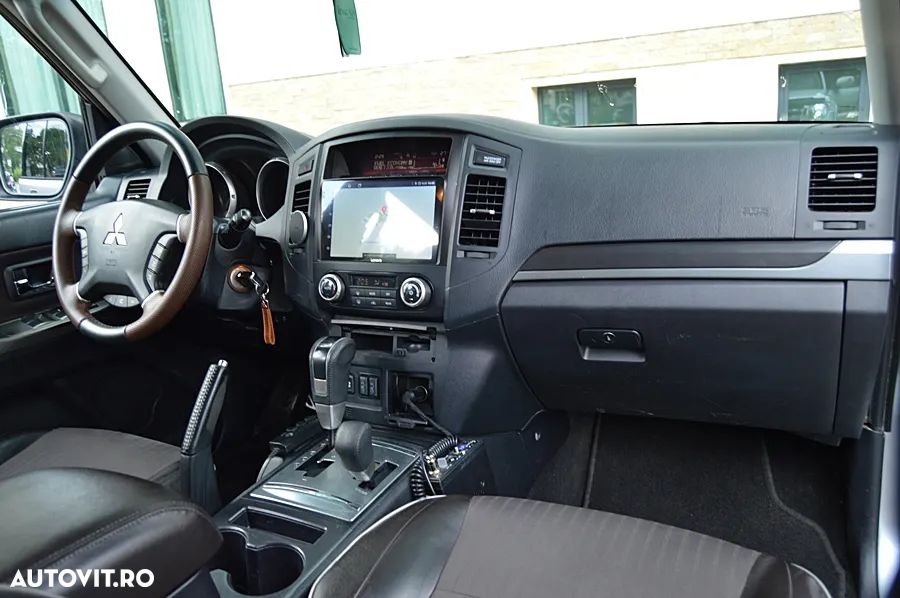 Mitsubishi Pajero - 21